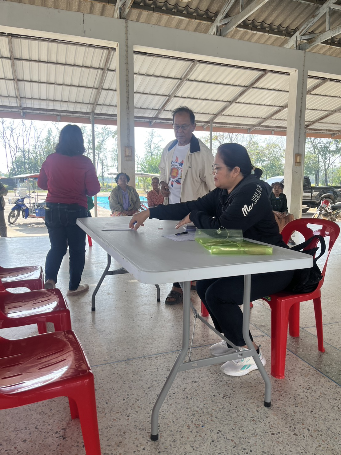 องค์การบริหารส่วนตำบลประสุข ออกบริการจ่ายเบี้ยยังชีพผู้สูงอายุและผู้พิการ ประจำเดือน ธันวาคม 2568 จำนวน 21 หมู่บ้าน