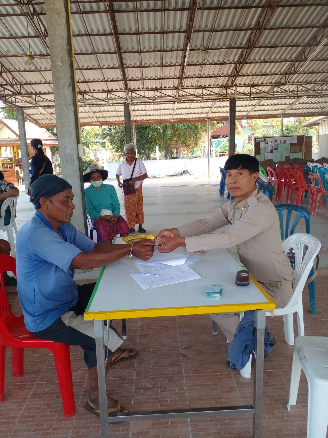 องค์การบริหารส่วนตำบลประสุข ออกบริการจ่ายเบี้ยยังชีพผู้สูงอายุและผู้พิการ ประจำเดือน กุมภาพันธ์ 2568 จำนวน 21 หมู่บ้าน