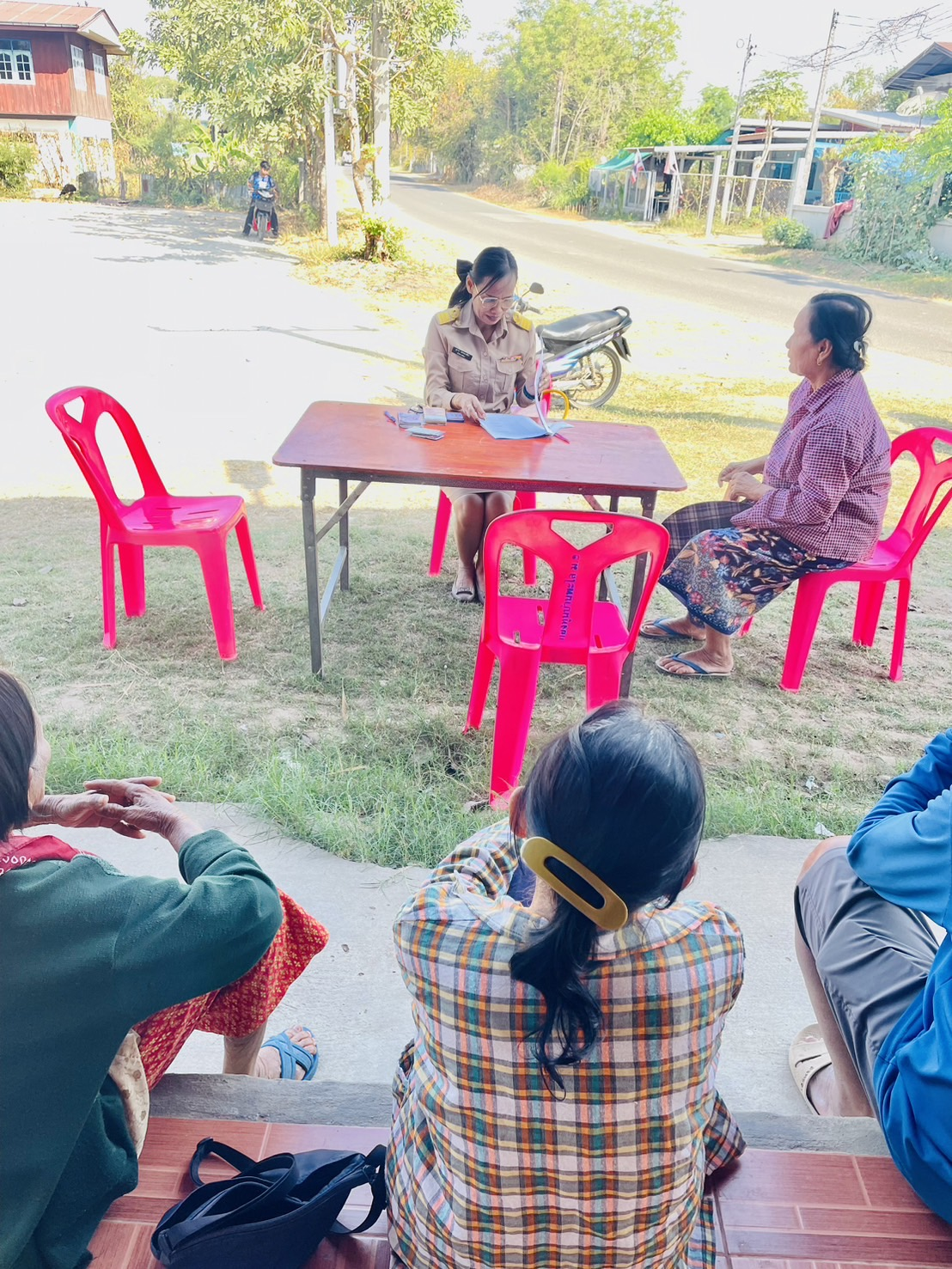 องค์การบริหารส่วนตำบลประสุข ออกบริการจ่ายเบี้ยยังชีพผู้สูงอายุและผู้พิการ ประจำเดือน กุมภาพันธ์ 2568 จำนวน 21 หมู่บ้าน