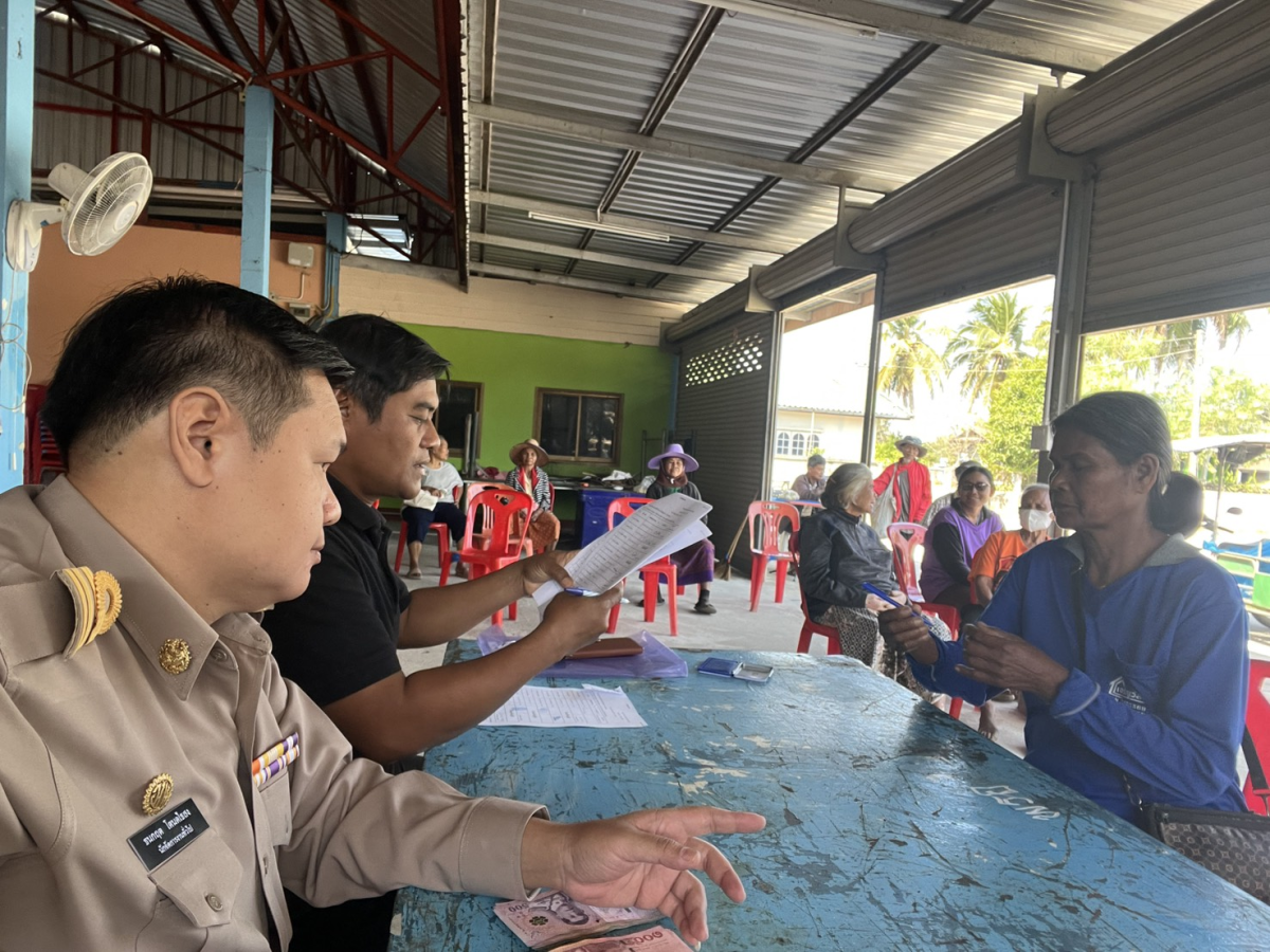 องค์การบริหารส่วนตำบลประสุข ออกบริการจ่ายเบี้ยยังชีพผู้สูงอายุและผู้พิการ ประจำเดือน กุมภาพันธ์ 2568 จำนวน 21 หมู่บ้าน